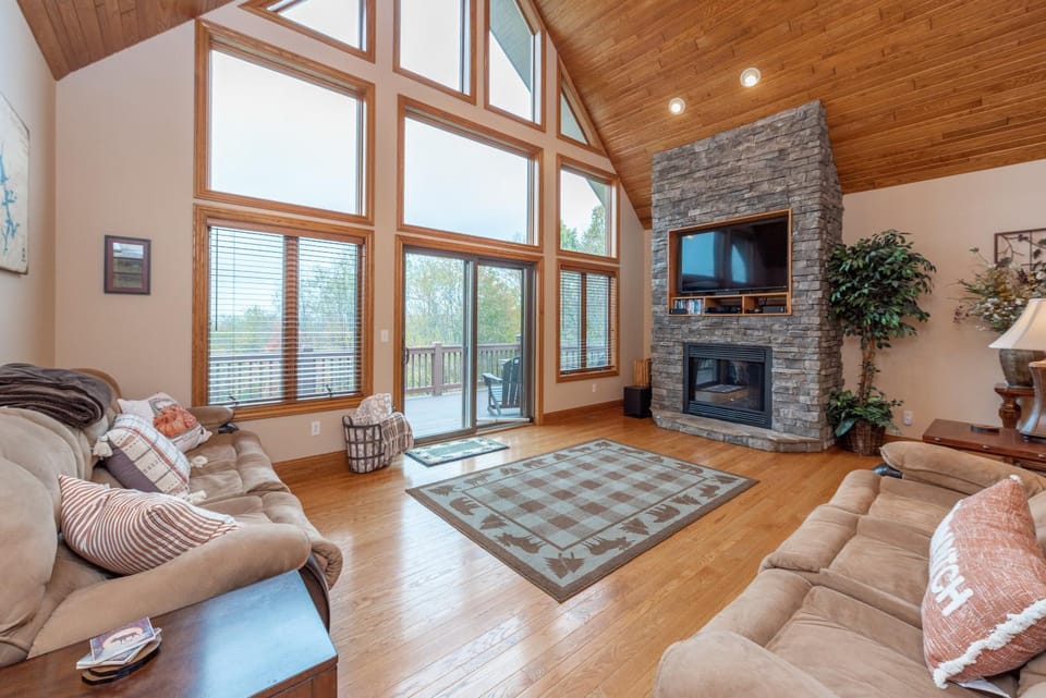 Happy Hoursss....Hideaway House in Deep Creek Lake