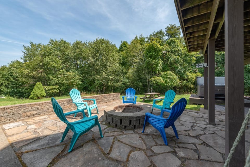 Happy Hoursss....Hideaway House in Deep Creek Lake