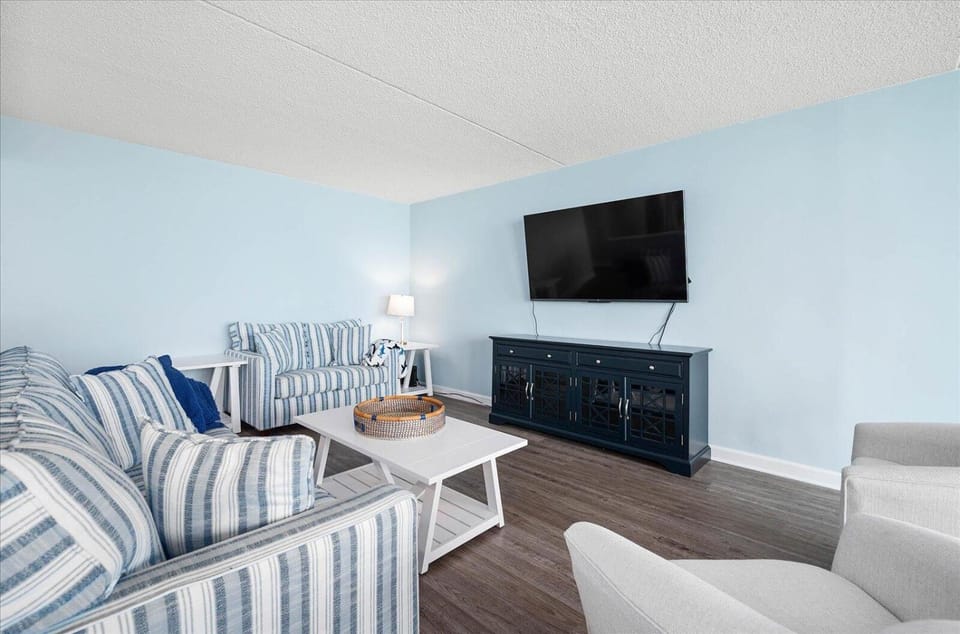 Quay-Upgraded Ocean Front 3 Bedroom Condo with Indoor & Outdoor Pools! House in Ocean City