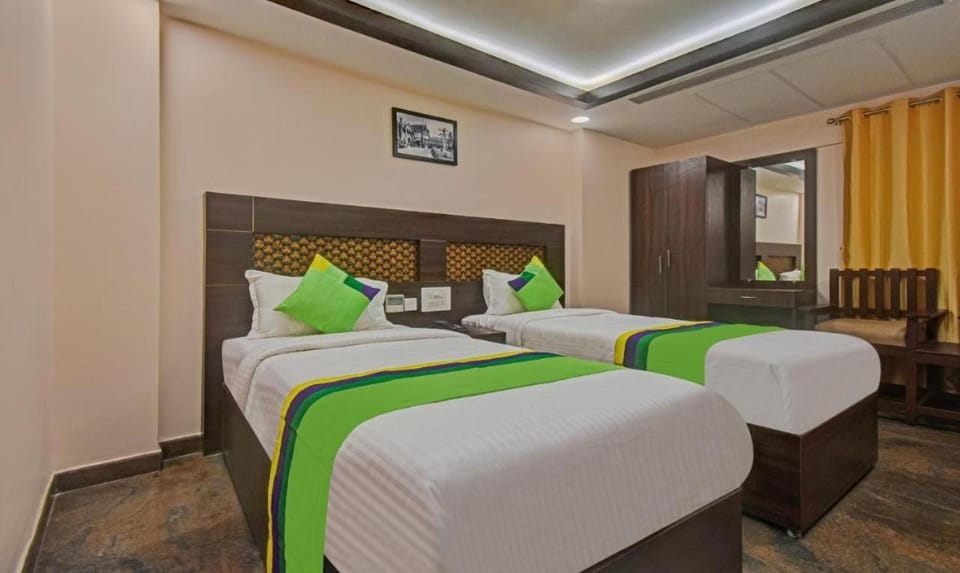 Starlight Hotels Palm Tree Mylapore Ramakrishna Mutt Road chennai Bed and Breakfast in Chennai
