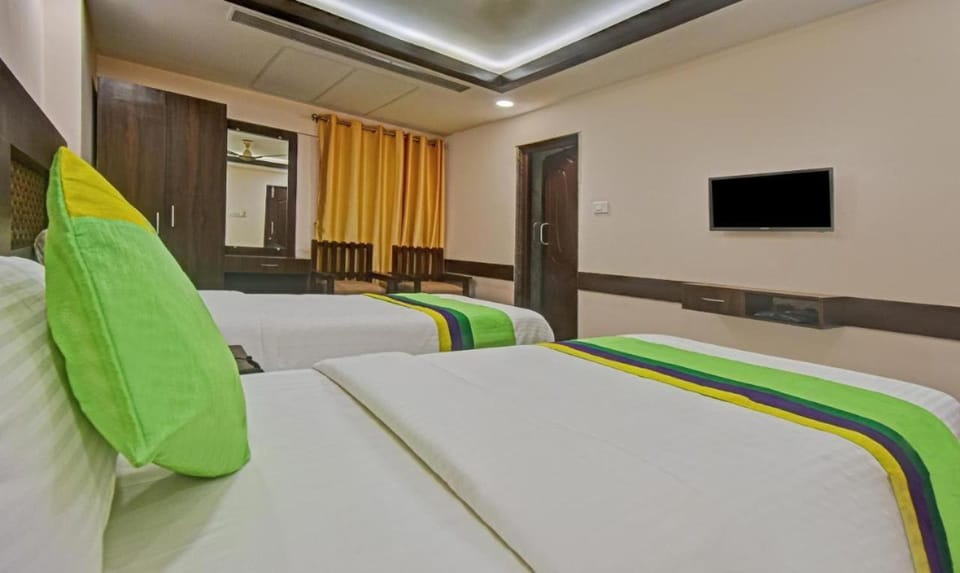 Starlight Hotels Palm Tree Mylapore Ramakrishna Mutt Road chennai Bed and Breakfast in Chennai