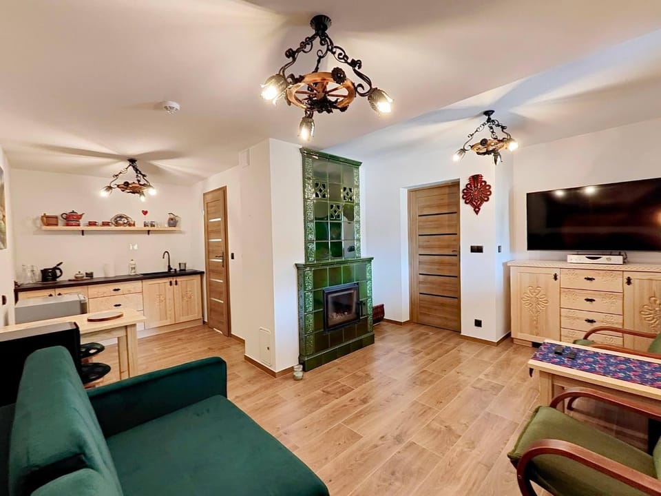 Kitchen or kitchenette, Living room, Seating area, Dining area