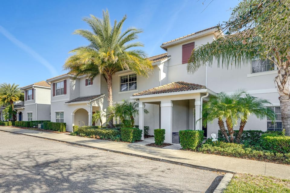 Lanai & Private Pool, 8 Mi to WDW: Family Getaway! House in Kissimmee