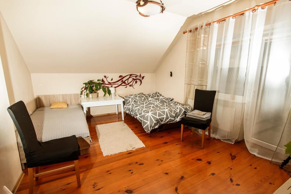 Photo of the whole room, Bedroom