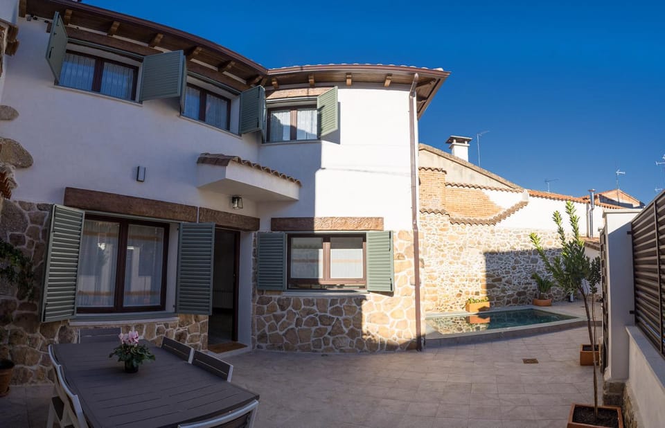 Patio, Facade/entrance, Off site