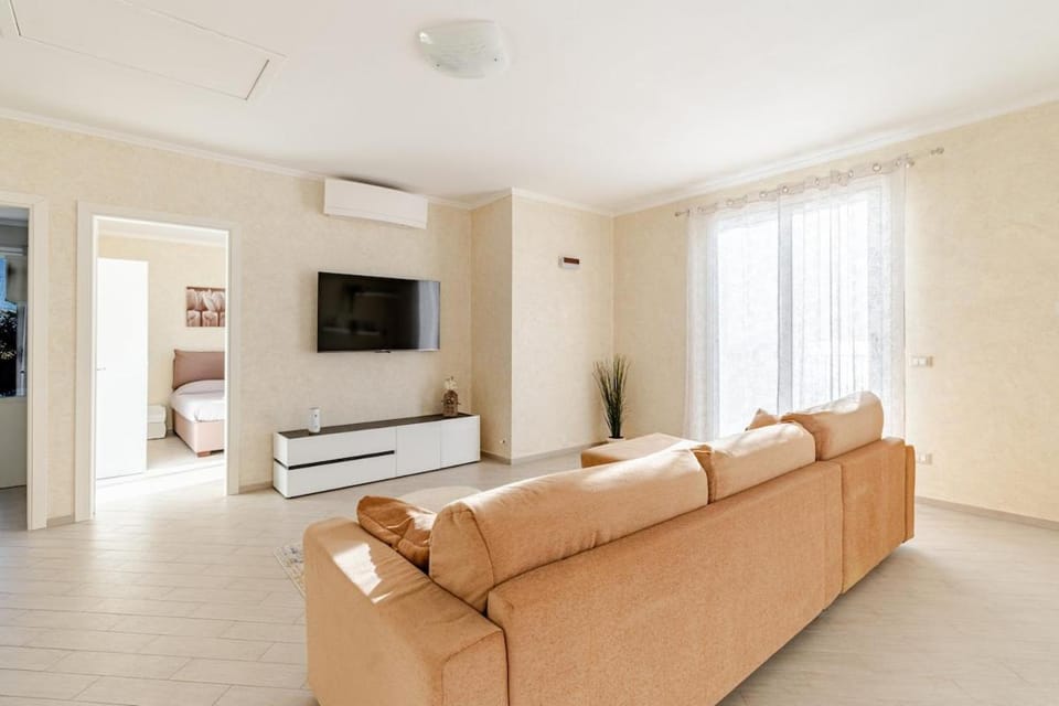 Villa Indipendente, 200mq giardino e posto auto Villa in Liguria