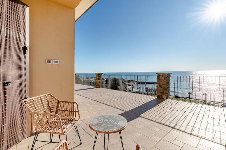 Villa Indipendente, 200mq giardino e posto auto Villa in Liguria