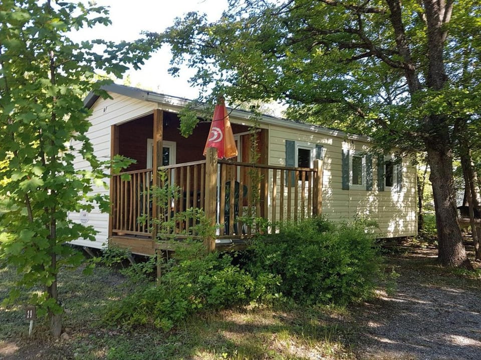 Mobil-home avec terrasse, 3 chambres, Neffes - API-1-52-981 Campground/ 
RV Resort in Provence-Alpes-Côte d'Azur