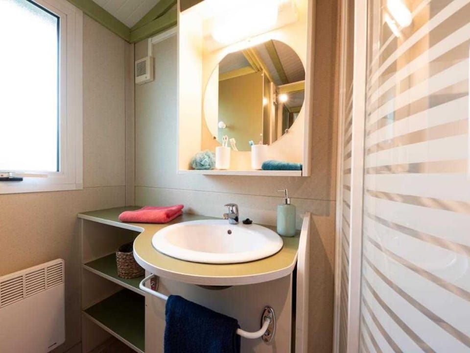 Chalet convivial pour familles avec terrasse accessible - API-1-52-1019 Campground/ 
RV Resort in Nouvelle-Aquitaine