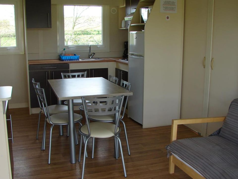 Chalet confortable avec terrasse pour 6 personnes - API-1-52-989 Campground/ 
RV Resort in Bourgogne-Franche-Comté
