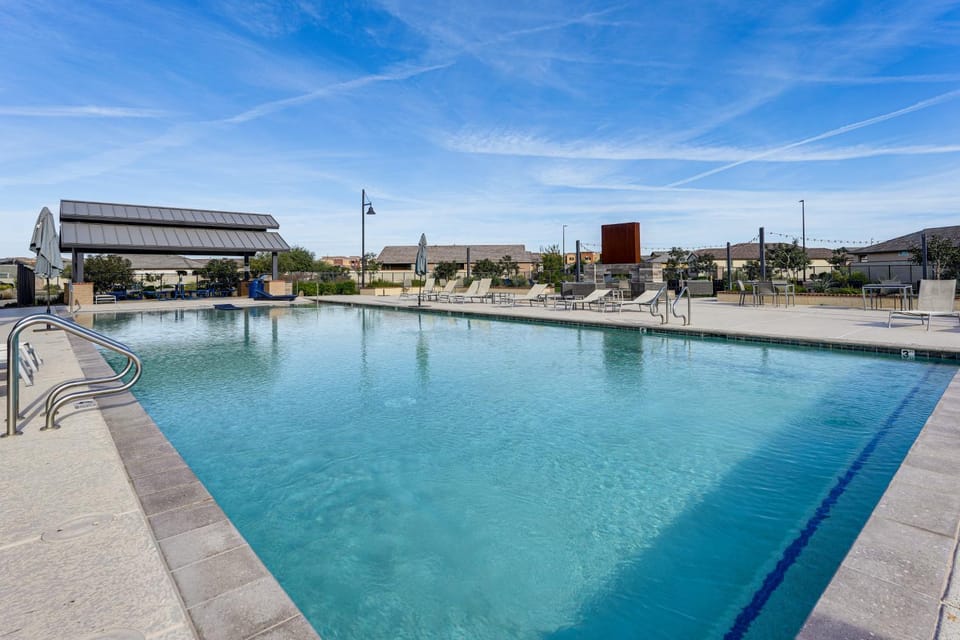 Snowbird Escape w/ Pool, 7 Mi to Dtwn Gilbert! House in Gilbert
