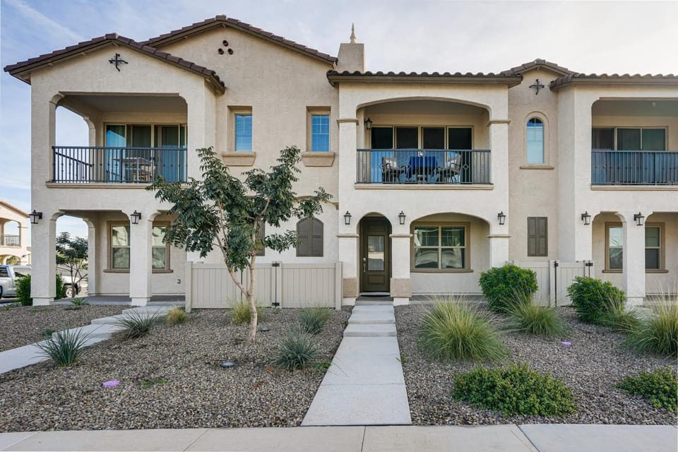 Snowbird Escape w/ Pool, 7 Mi to Dtwn Gilbert! House in Gilbert