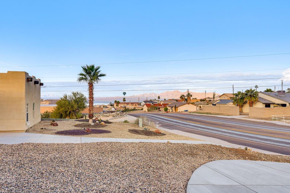 Desert Breeze Retreat Near All of Lake Havasu! House in Lake Havasu City
