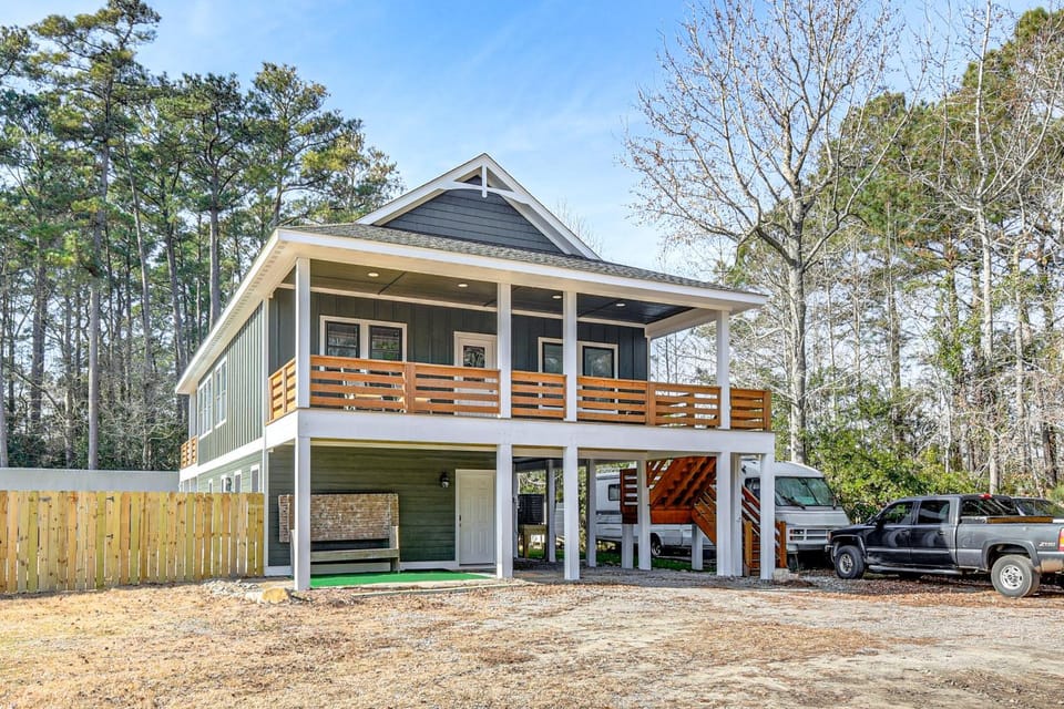 Outer Banks Couple’s Escape Near Beach & Gardens! Apartment in Roanoke Island