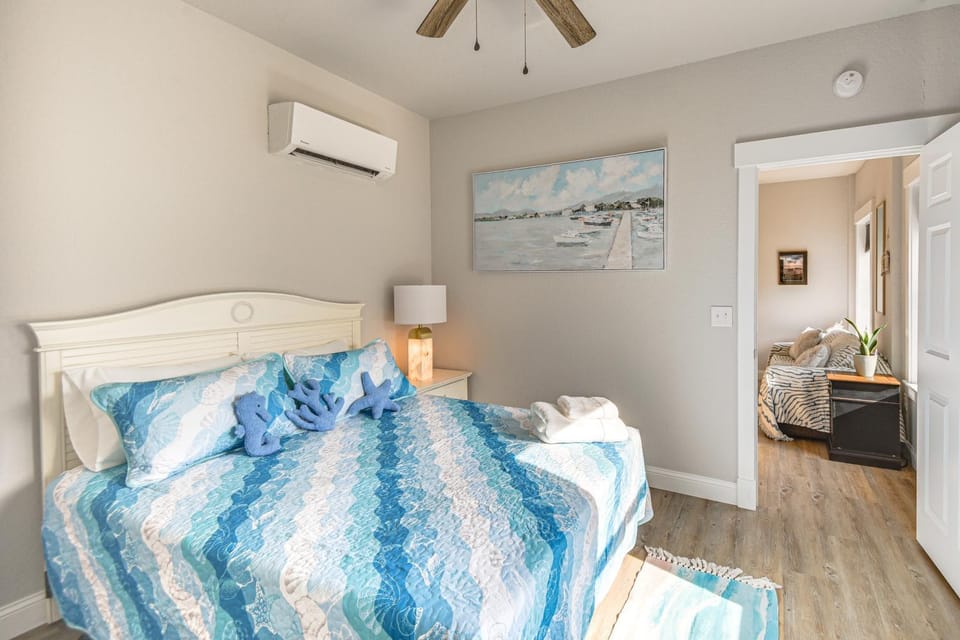 Outer Banks Couple’s Escape Near Beach & Gardens! Apartment in Roanoke Island
