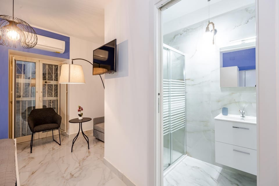 Shower, Bathroom, towels