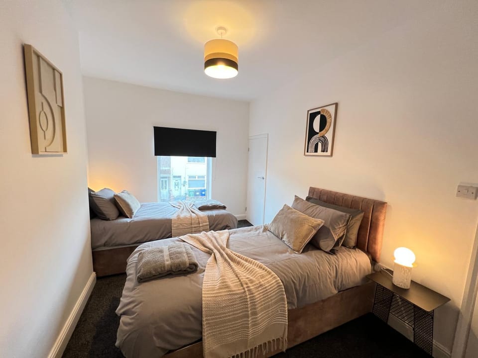 Homey Grimsby Sleeps 7 with Free Parking House in Grimsby