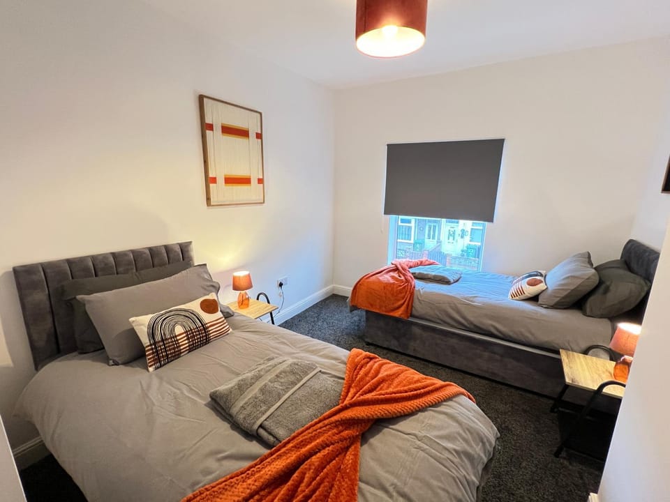 Homey Grimsby Sleeps 7 with Free Parking House in Grimsby