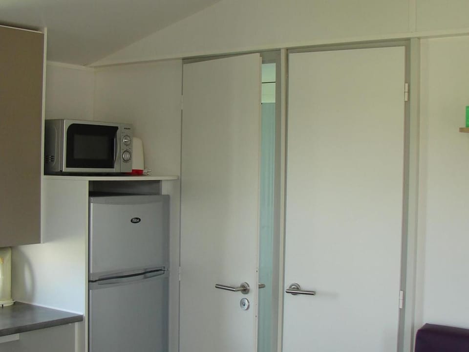 Mobil-home confortable avec terrasse pour 4 personnes - API-1-52-1059 Campground/ 
RV Resort in Bourgogne-Franche-Comté