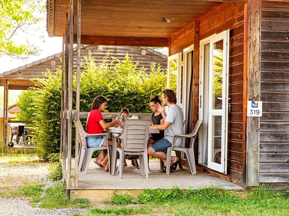 Chalet 26m² pour 6 pers. avec Terrasse - API-1-52-1063 Campground/ 
RV Resort in Nouvelle-Aquitaine