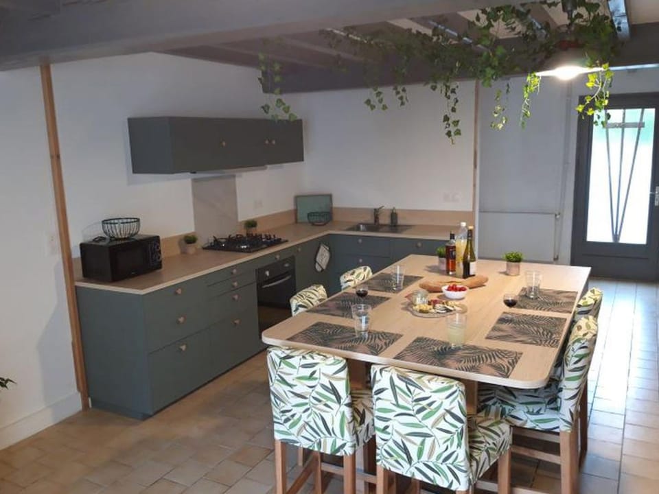 Gîte spacieux avec terrasse pour 6 personnes - API-1-52-1112 Campground/ 
RV Resort in Nouvelle-Aquitaine
