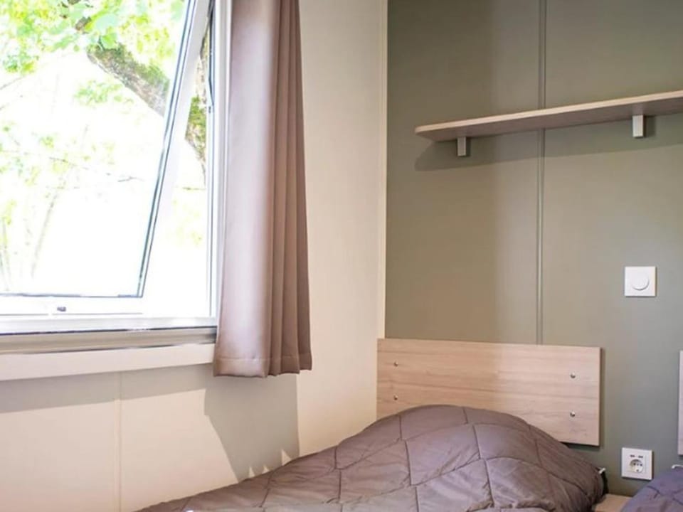 Mobil-home avec Terrasse et Salon de jardin pour 6 personnes - API-1-52-1185 Campground/ 
RV Resort in Nouvelle-Aquitaine