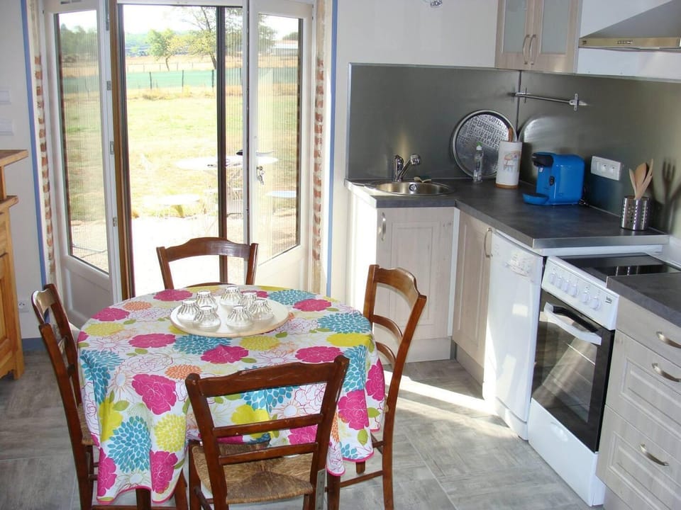 Ancienne Fromagerie : Gîte avec Accès Canal, Jardin et Terrasse - FR-1-489-608 House in Bourgogne-Franche-Comté