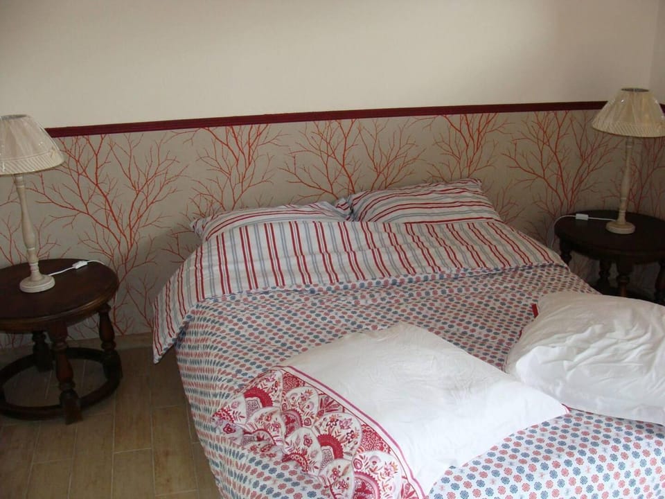 Gîte Authentique avec Accès au Canal et Intimité Préservée - FR-1-489-609 House in Bourgogne-Franche-Comté