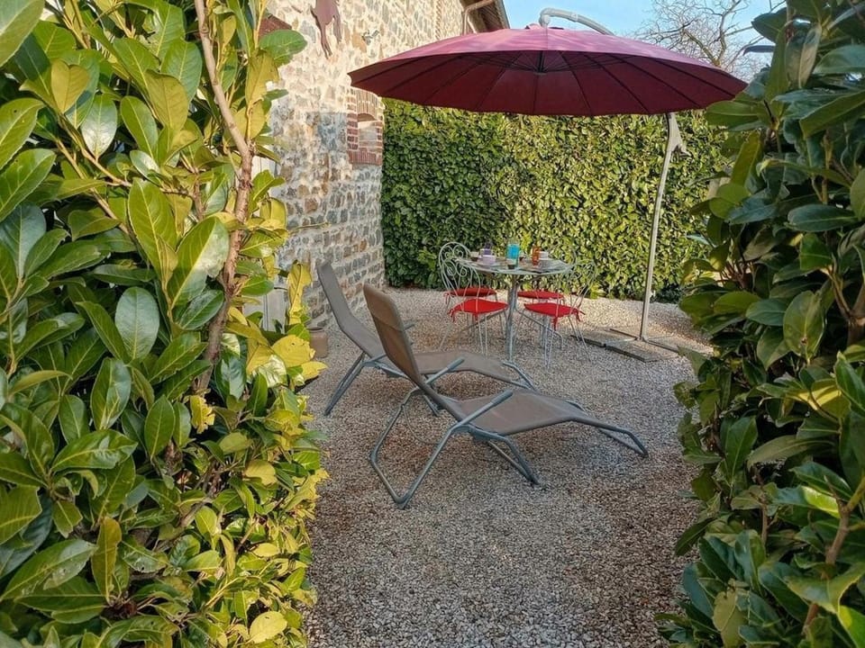 Gîte Authentique avec Accès au Canal et Intimité Préservée - FR-1-489-609 House in Bourgogne-Franche-Comté