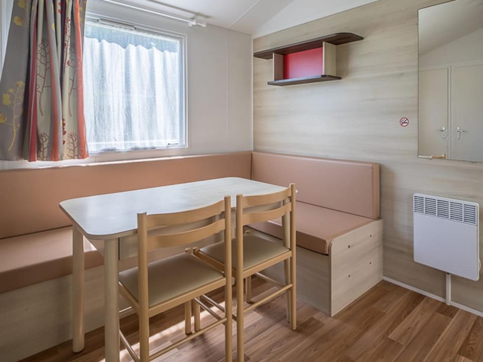 Mobil home spacieux avec terrasse pour 8 personnes - API-1-52-1343 Campground/ 
RV Resort in Pays de la Loire