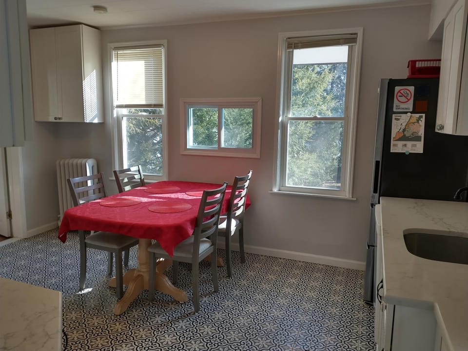 3 Bedroom Apartment 30 Minutes to New York No Car Needed Apartment in Ridgefield Park