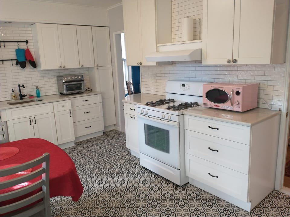 3 Bedroom Apartment 30 Minutes to New York No Car Needed Apartment in Ridgefield Park