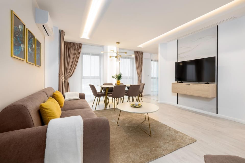 TV and multimedia, Living room, Seating area, Evening entertainment