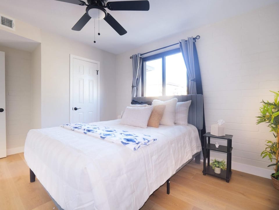 Central Tempe Retreat Near ASU & Mill Ave House in Tempe