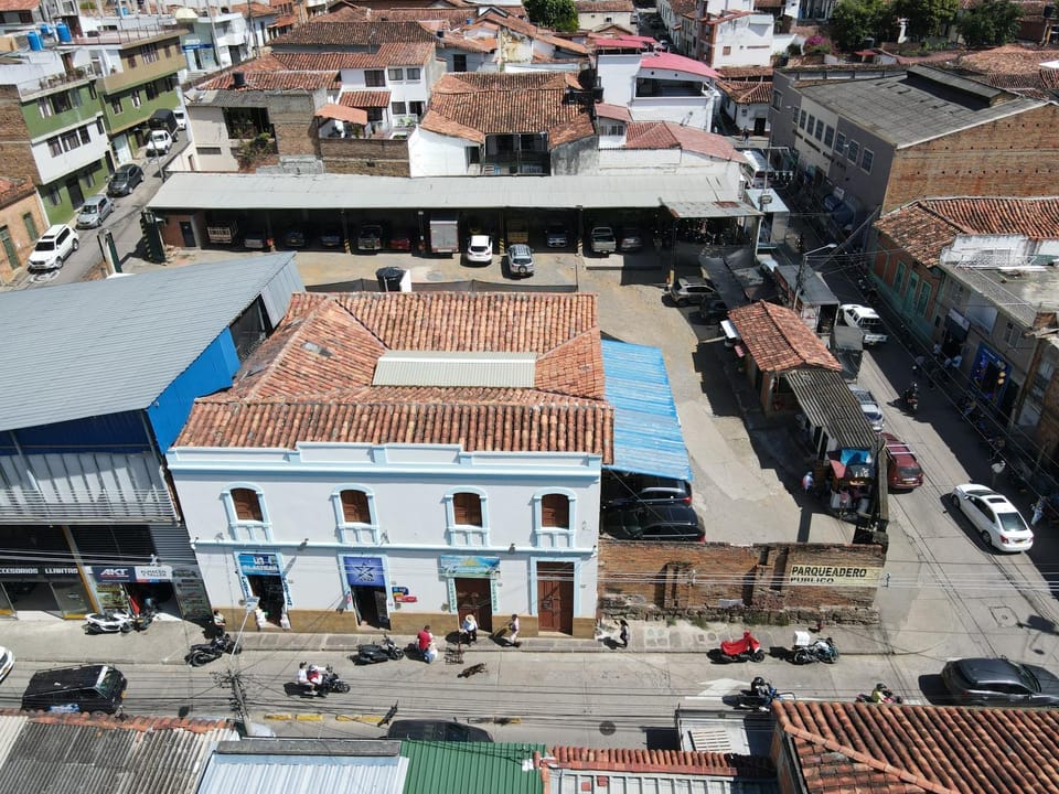 Facade/entrance, Bird's eye view