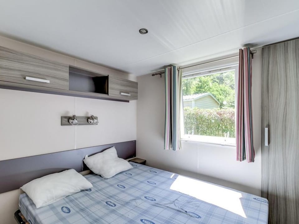 Mobil-home pour 7 personnes avec terrasse à la Bastide-de-Sérou - API-1-52-1423 Campground/ 
RV Resort in Occitanie