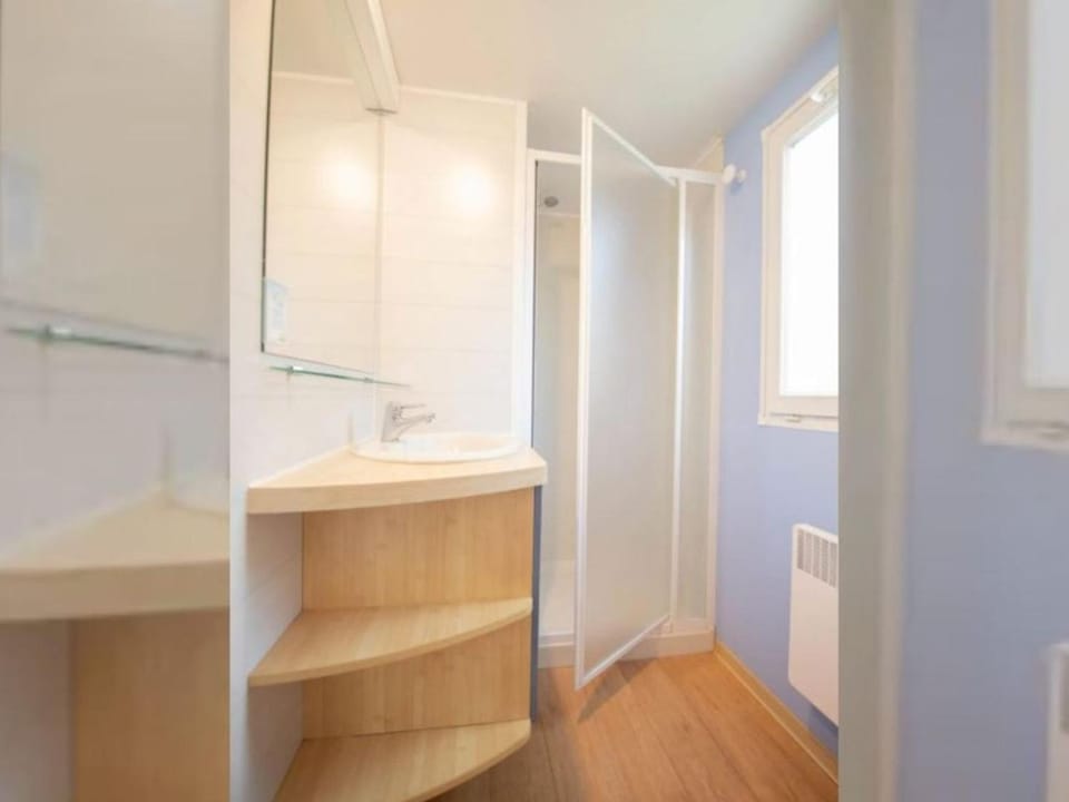 Mobil home de 30m² avec terrasse, 2 chambres, pour 5 personnes à Nescus - API-1-52-1422 Campground/ 
RV Resort in Occitanie