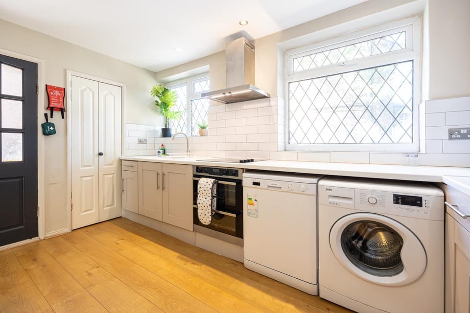 Kitchen or kitchenette, Other, oven, stove, washing machine