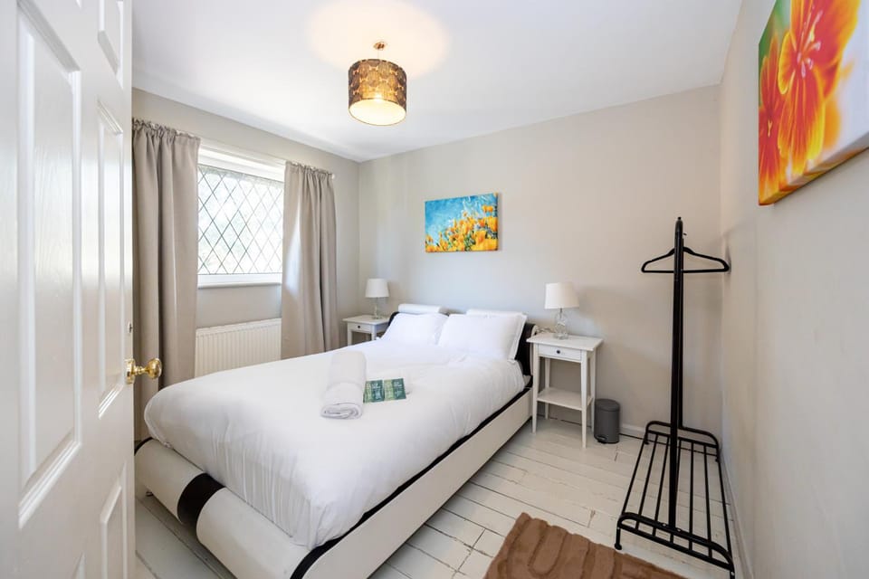 Bed, Photo of the whole room, Bedroom