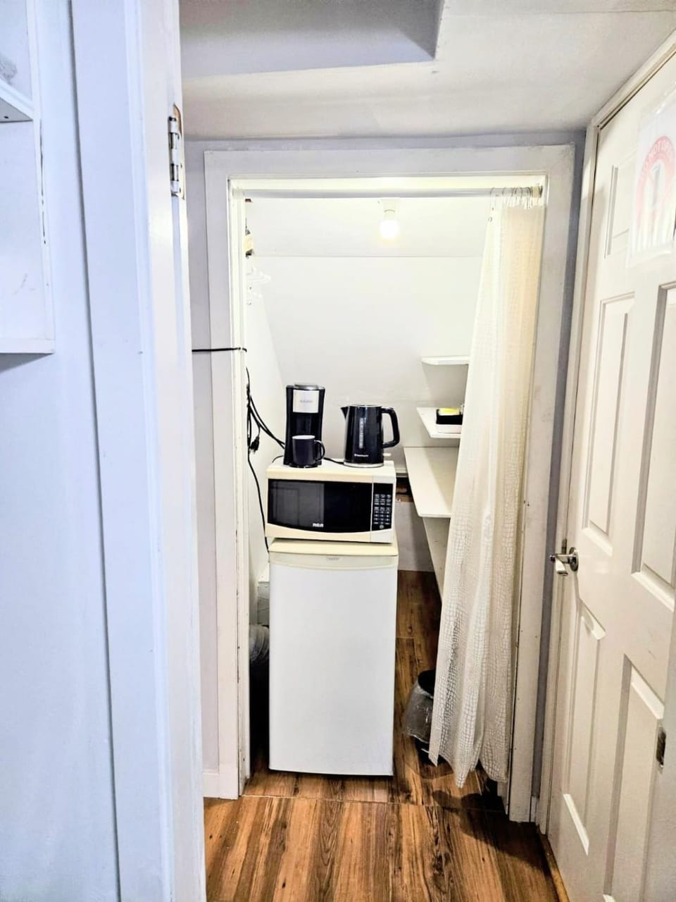 Cozy Room Ensuite Bath & Own Entrance Peaceful Stay Bed and Breakfast in Surrey