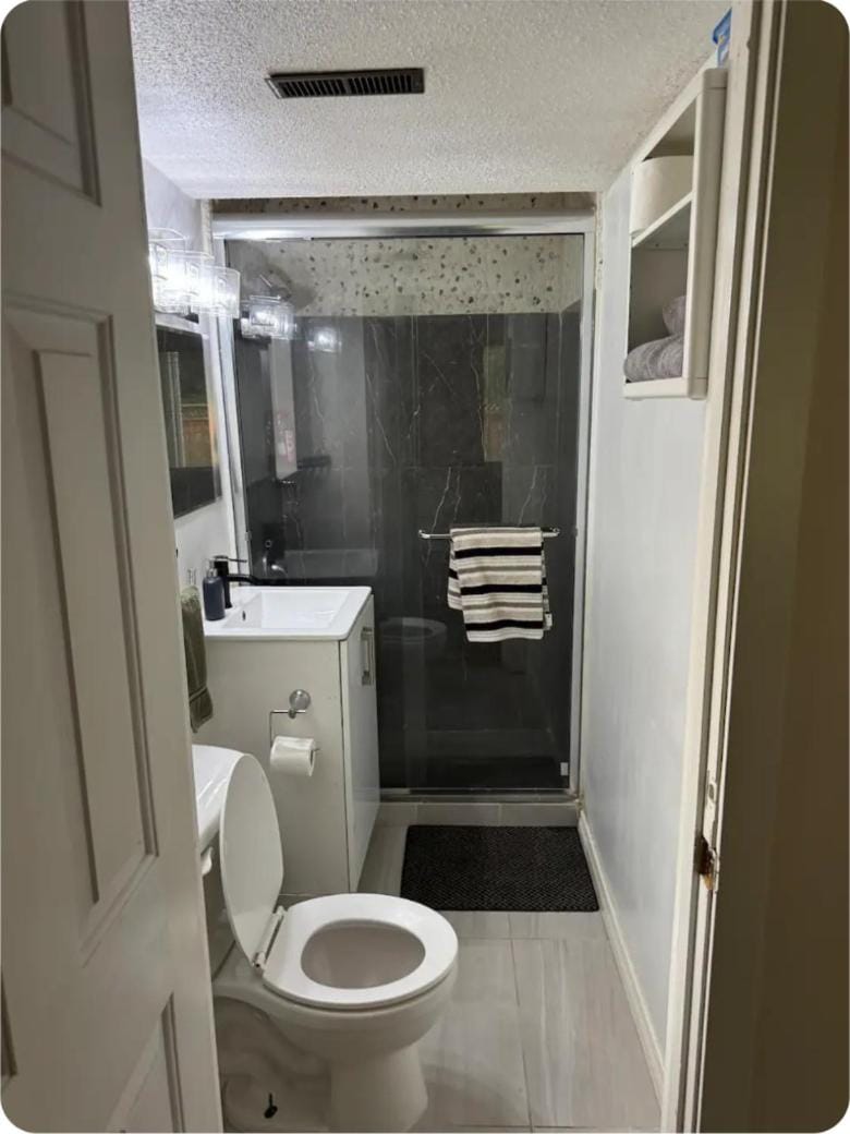 Cozy Room Ensuite Bath & Own Entrance Peaceful Stay Bed and Breakfast in Surrey