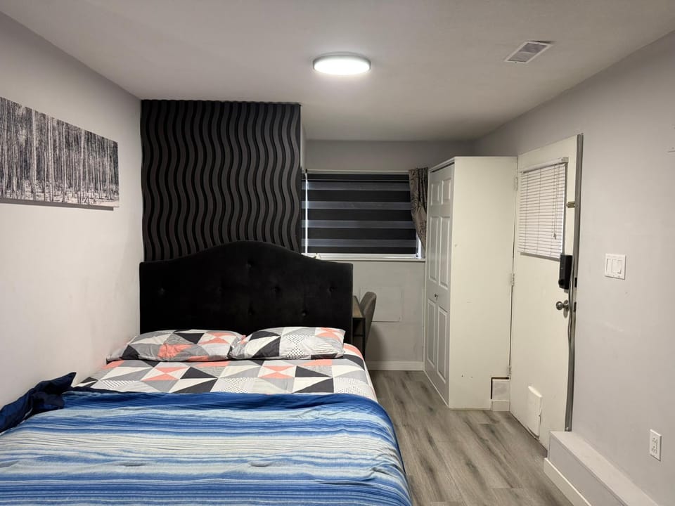 Bed, Photo of the whole room, Bedroom, wardrobe