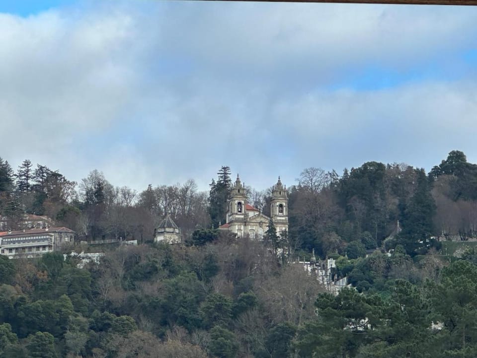 Moradia Tenoēs House in Braga