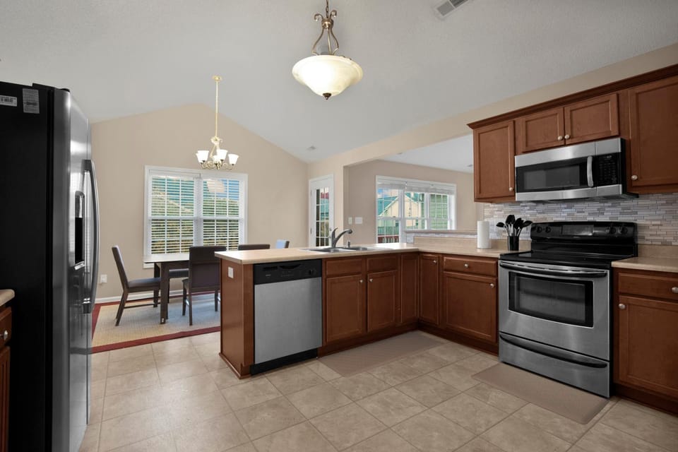 Kitchen or kitchenette, Dining area, dishwasher, oven, stove