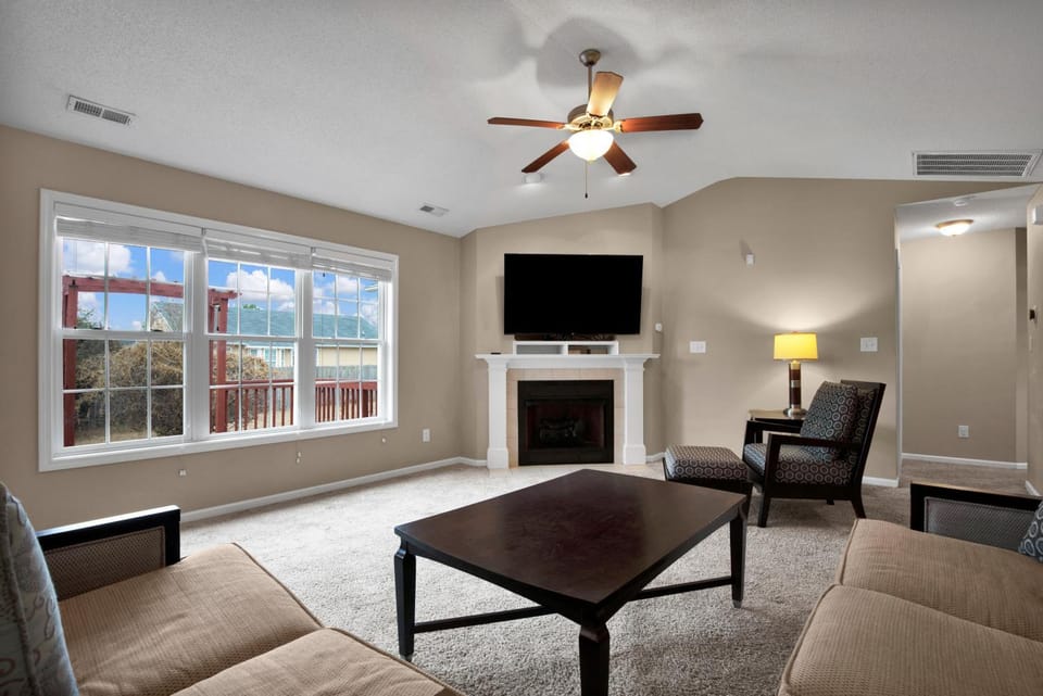 Communal lounge/ TV room, TV and multimedia, Living room, Seating area, Evening entertainment, fireplace