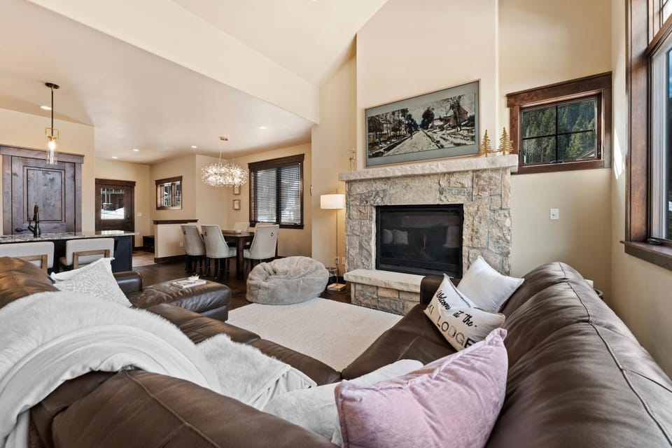 Living room, Dining area, Mountain view, fireplace, furniture