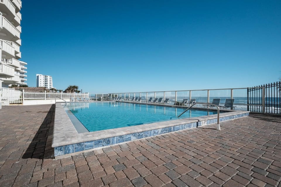 Direct Oceanfront Corner Condo, Family-Friendly with Beachfront Pool and Garage Parking Apartment in Ormond By The Sea