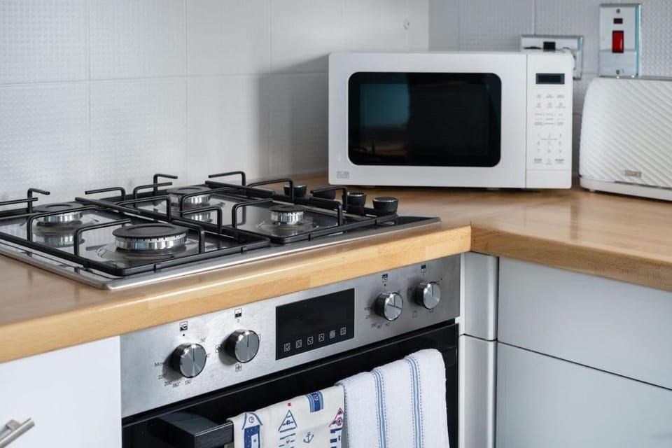 Kitchen or kitchenette, dishwasher, stove, toaster