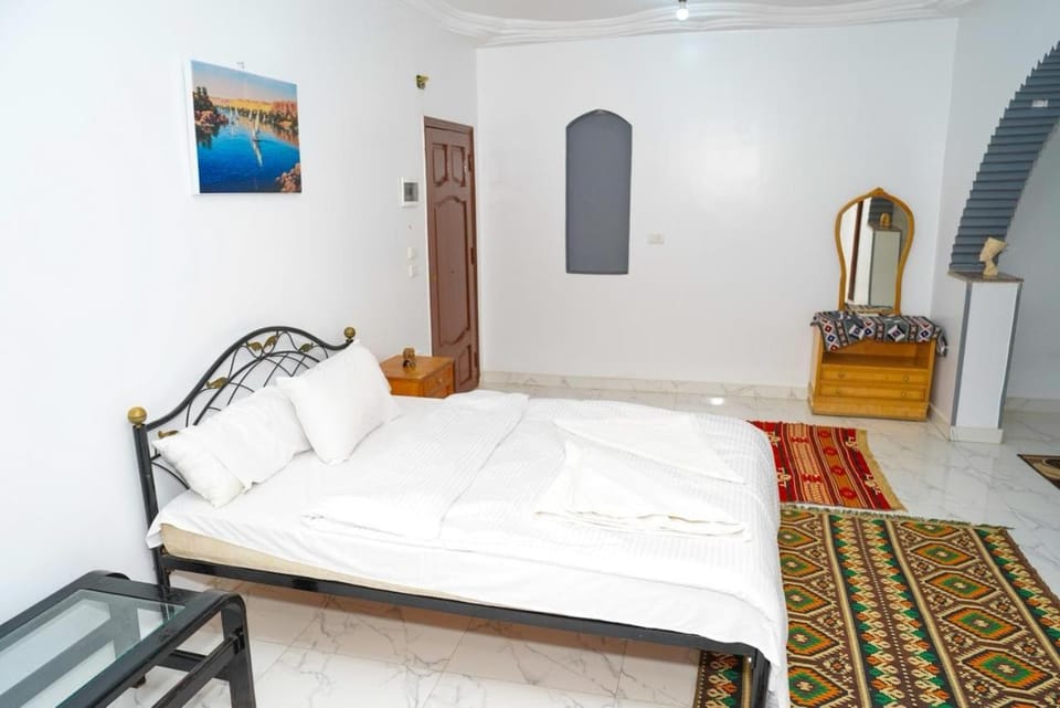 Aisha Guest House And Restaurant Apartment in Luxor