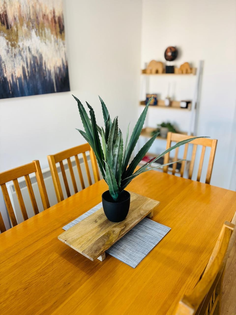 Lakeside Townhouse - Homely & Modern Holiday Home Apartment in County Clare